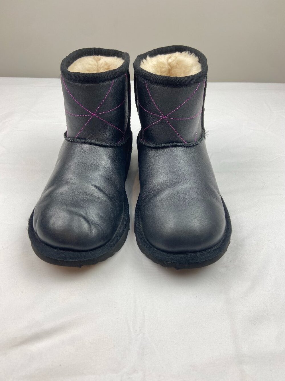 Ugg Kids Black Leather Pearlized Mini Boots With Pink Embroidery Size 4